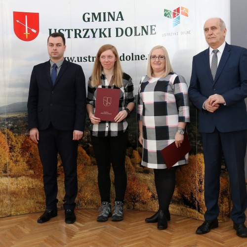 Wręczenie nagród i stypendiów uzdolnionej młodzieży